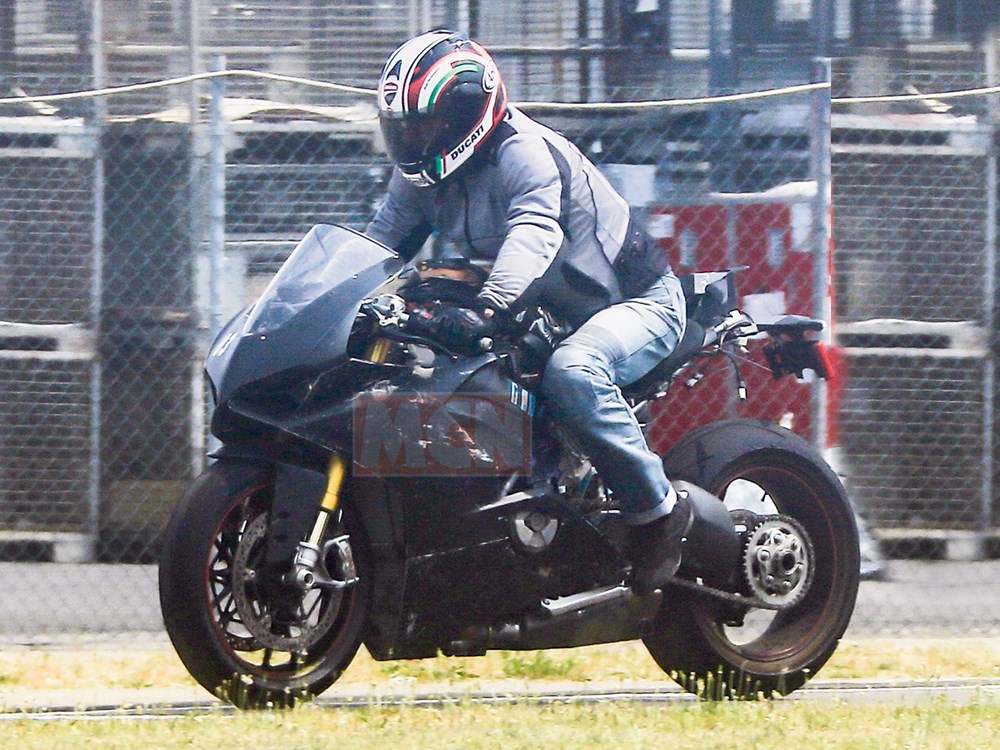 Ducati-V4-Superbike-006