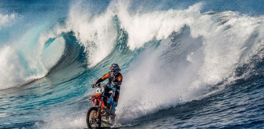 Robbie Maddison กับการทำลายสถิติโลกการขี่มอเตอร์ไซค์บนผิวน้ำ!!