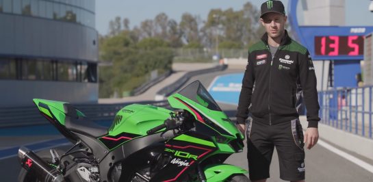 คลิปวิดีโอรีวิว 2021 Kawasaki Ninja ZX-10R โดย Jonathan Rea