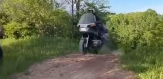 ชมคลิป Honda Goldwing ลุยทาง Off-Road