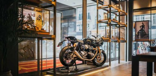 Triumph X Breitling เตรียมผลิตรถมอเตอร์ไซค์และนาฬิกา รุ่นพิเศษร่วมกัน