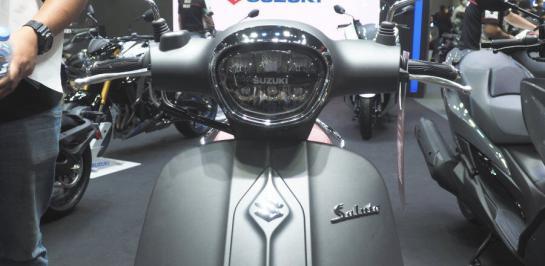 เซอร์ไพร์ส! Suzuki Saluto 125 รถสกู๊ตเตอร์ที่หลายคนเฝ้ารอคอย เผยโฉมตัวเป็นๆ ในไทยแล้ว!