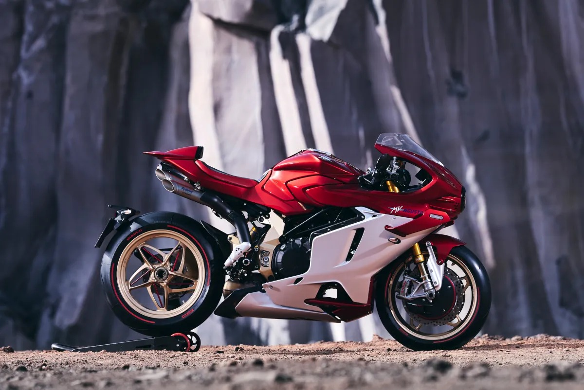 เปิดตัว MV Agusta Superveloce 1000 Serie Oro 2025 สปอร์ตฟูลแฟร์ริ่งเรโทร รุ่นพิเศษ