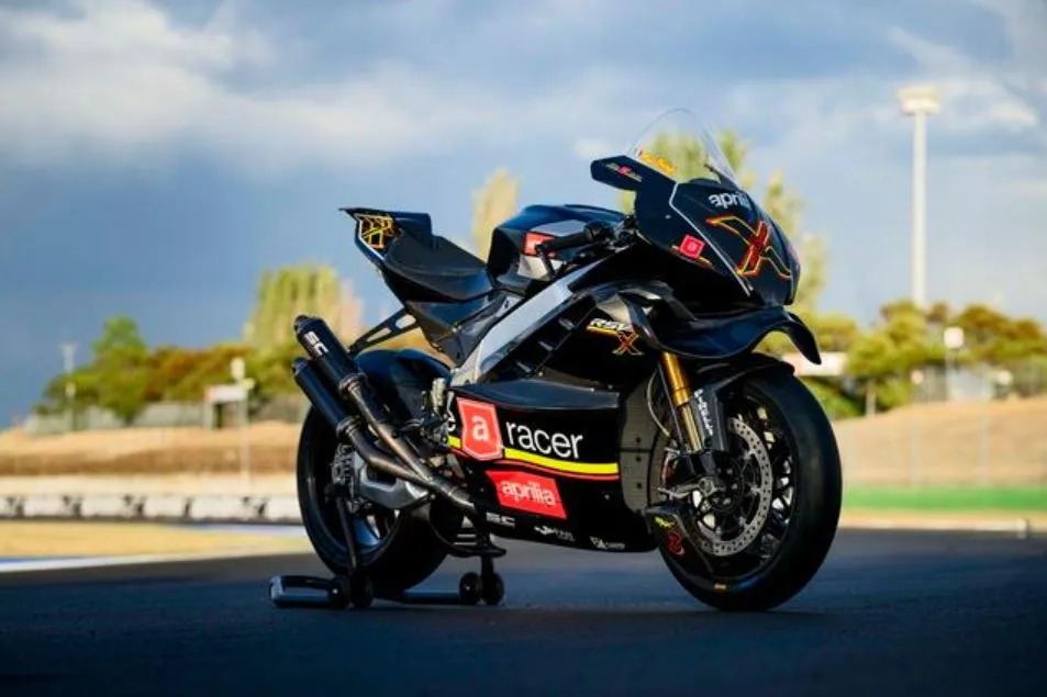 เปิดตัว Aprilia RSV4 X ex3ma เรซแมชชีนขนานแท้