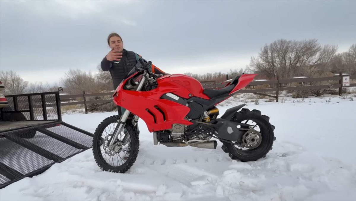 Matt Spears เปลี่ยน Ducati Panigale V4 ให้กลายเป็นรถลุยหิมะ