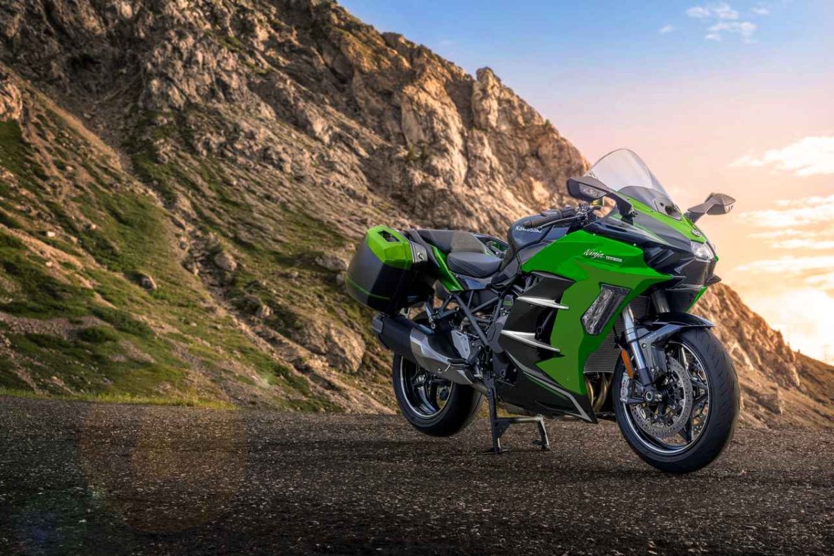 เปิดตัว Kawasaki Ninja H2 SX SE สปอร์ตทัวร์ริ่งรุ่นใหม่ สำหรับปี 2025